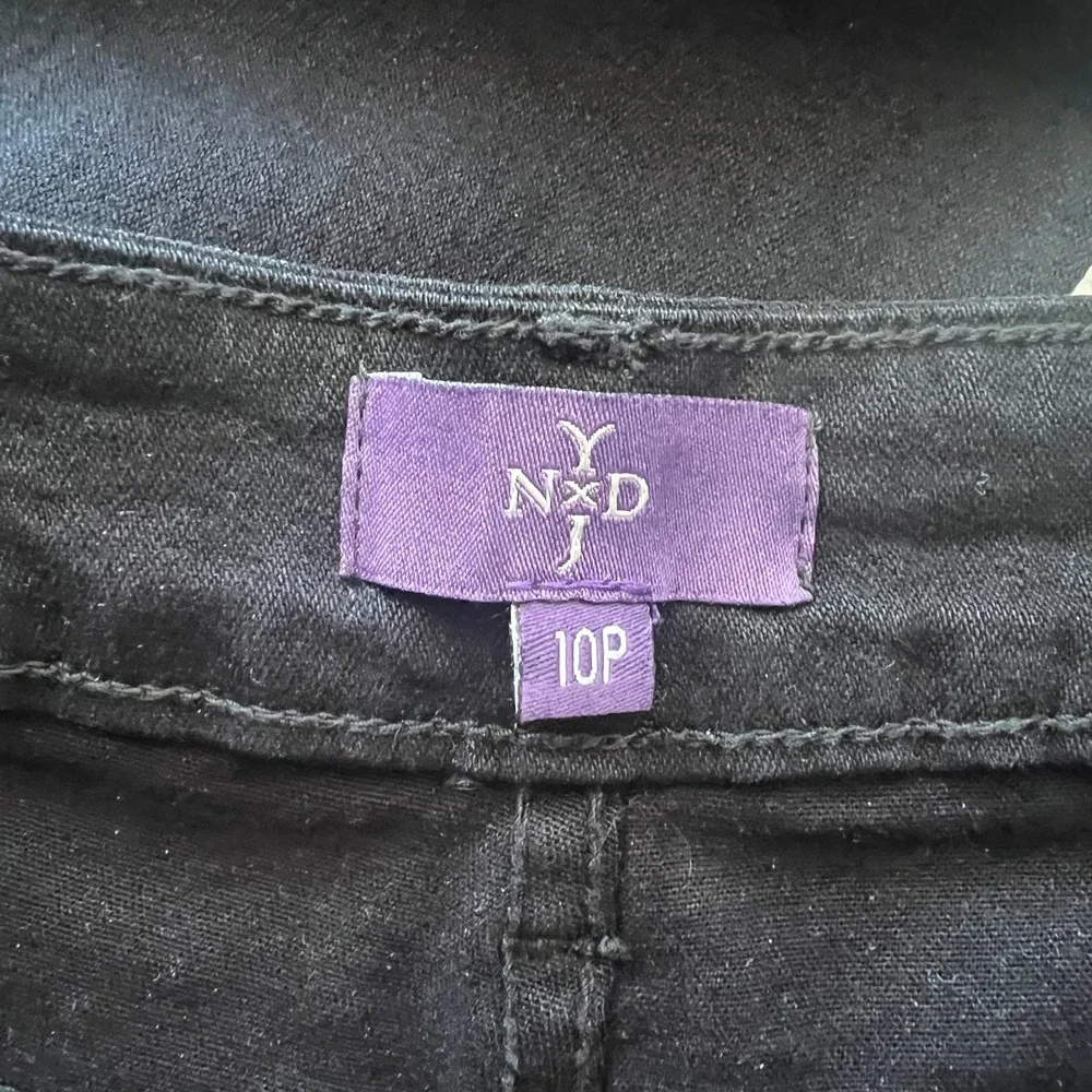 NYDJ Super Skinny Jeans Women's Size 10P Black Denim Dark Wash 5 Pocket Zip‎ Fly
